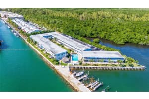 2700 NE 135th St APT 32, North Miami, FL 33181, - MLS#A11742335