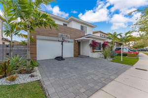 15124 SW 176th Terr, Miami, FL 33187, Sold 08/04/25