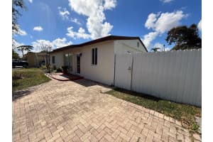 2271 Sw 42nd Way Fort Lauderdale, FL 33317 - MLS#A11742925
