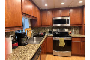 401 NE 14th Ave, Hallandale Beach, FL 33009, Sold 04/14/25