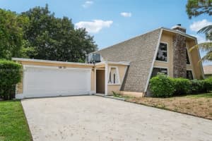 126 Barcelona Dr, Royal Palm Beach