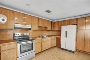 660 E 8th Ln, Hialeah, FL 33010, Sold 04/30/25