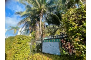 835 10th St, Miami Beach, FL 33139, Sold 03/19/25