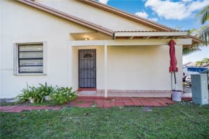 1464 Yellowthroat St, Homestead, FL 33035, Sold 04/09/25