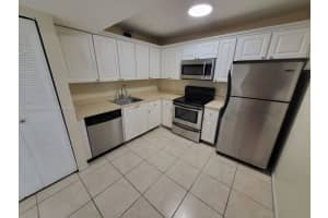 711 N Pine Island Rd 407, Plantation
