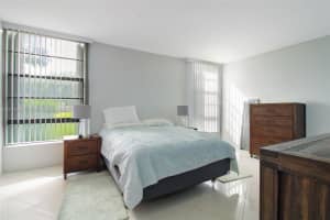 3475 N Country Club Dr, Miami, FL 33180, Sold 04/17/25