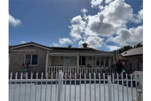 4752 Sw 1st St, Miami