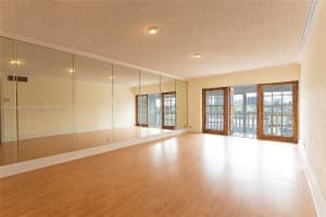 455 Paradise Isle Blvd APT 402, Hallandale Beach, FL 33009, - MLS#A11744607