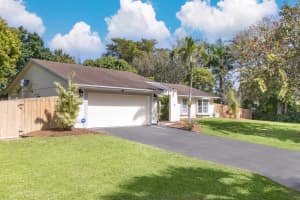 8461 SW 181st St, Palmetto Bay, FL 33157, Sold 05/28/25