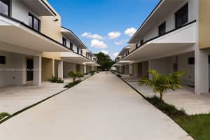 570 NW 7th St #3, Florida City, FL 33034, Sold 06/20/25
