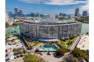 900 Bay Dr 122, Miami Beach