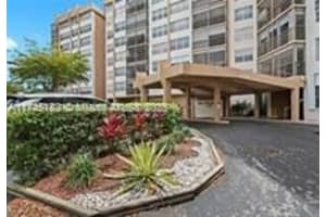 1100 Saint Charles Pl L21, Pembroke Pines