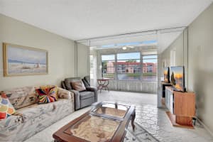 9181 Sunrise Lakes Blvd APT 210, Sunrise, FL 33322, Sold 05/28/25