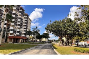 4174 Inverrary Dr 906, Lauderhill