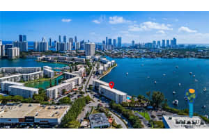 2910 Point East Dr M511, Aventura