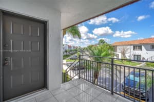 280 Racquet Club Rd, Weston, FL 33326, Sold 04/03/25