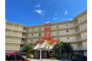 8290 Lake Dr 223, Doral