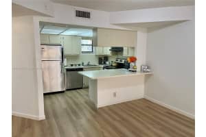8290 Lake Dr 223, Doral, FL 33166 - MLS#A11745927