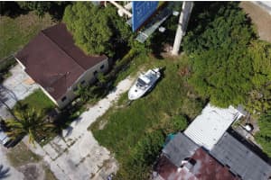 321 Nw 37th St Miami, FL 33127 - MLS#A11745937