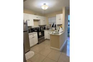 1000 W 28th St APT 8, Hialeah, FL 33010, Sold 04/24/25