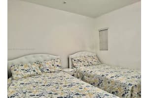 1560 Meridian Ave 207 Miami Beach, FL 33139 - Off Market