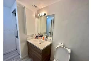 1560 Meridian Ave 207 Miami Beach, FL 33139 - Off Market