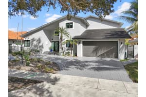 16905 NW 83rd Ct, Hialeah, FL 33016, Sold 04/09/25