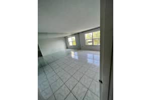 555 Ne 123rd St 412-b, North Miami