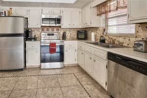 180 Ne 12th Ave C18 Hallandale Beach, FL 33009 - MLS#A11747693