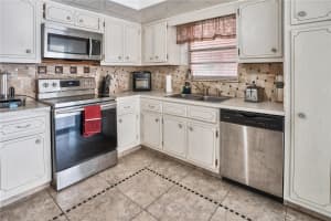 180 Ne 12th Ave C18 Hallandale Beach, FL 33009 - MLS#A11747693