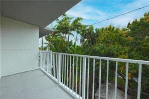 1220 71st St APT 37, Miami Beach, FL 33141, Sold 04/21/25