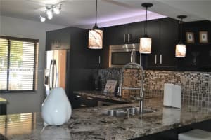 382 Lakeview Dr APT 103, Weston, FL 33326, Sold 05/07/25