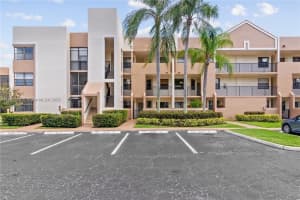 7338 Fairfax Dr 203, Tamarac
