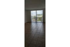 15600 NW 7th Ave APT 811, Miami, FL 33169, Sold 04/11/25