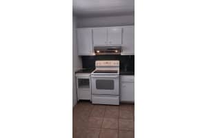 15600 NW 7th Ave APT 811, Miami, FL 33169, Sold 04/11/25