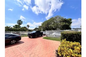 5401 SW 99th Ave, Miami, FL 33165, Sold 05/16/25