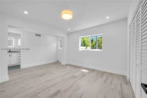 1905 Alamanda Dr, North Miami