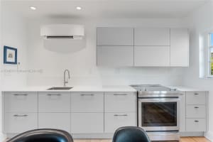 1211 Meridian Ave, Miami Beach, FL 33139, Sold 03/27/25