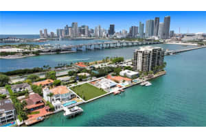 851 N Venetian Dr, Miami