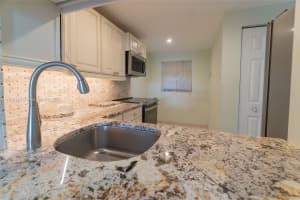 9235 Lagoon Pl 404 Davie, FL 33324 - MLS#A11749328
