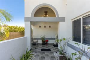 15902 SW 73rd St, Miami, FL 33193, Sold 05/03/25