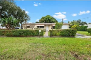 472 W 15th St, Hialeah, FL 33010, Sold 05/01/25