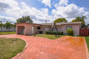 1820 N 27th Ave, Hollywood, FL 33020 - MLS#A11749398
