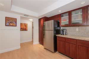 400 Leslie Dr APT 923, Hallandale Beach, FL 33009, Sold 07/09/25