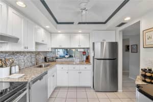 4800 Hillcrest Ln 514, Hollywood