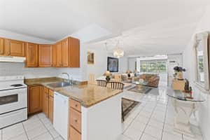 445 Ne 195th St 324, Miami