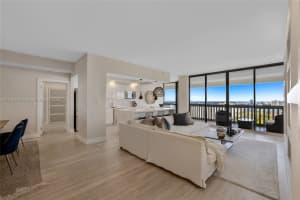 2000 Island Blvd 3010, Aventura