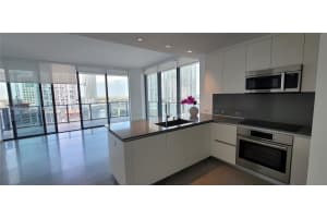 68 SE 6th St Apt 1012, Miami, FL 33131, Sold 04/28/25