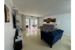 435 Lakeview Dr APT 104, Weston, FL 33326, Sold 04/11/25