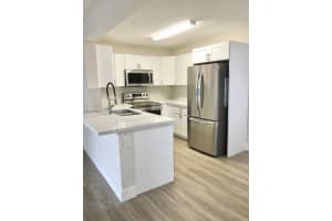 202 Palm Cir W, Pembroke Pines, FL 33025, Sold 04/16/25